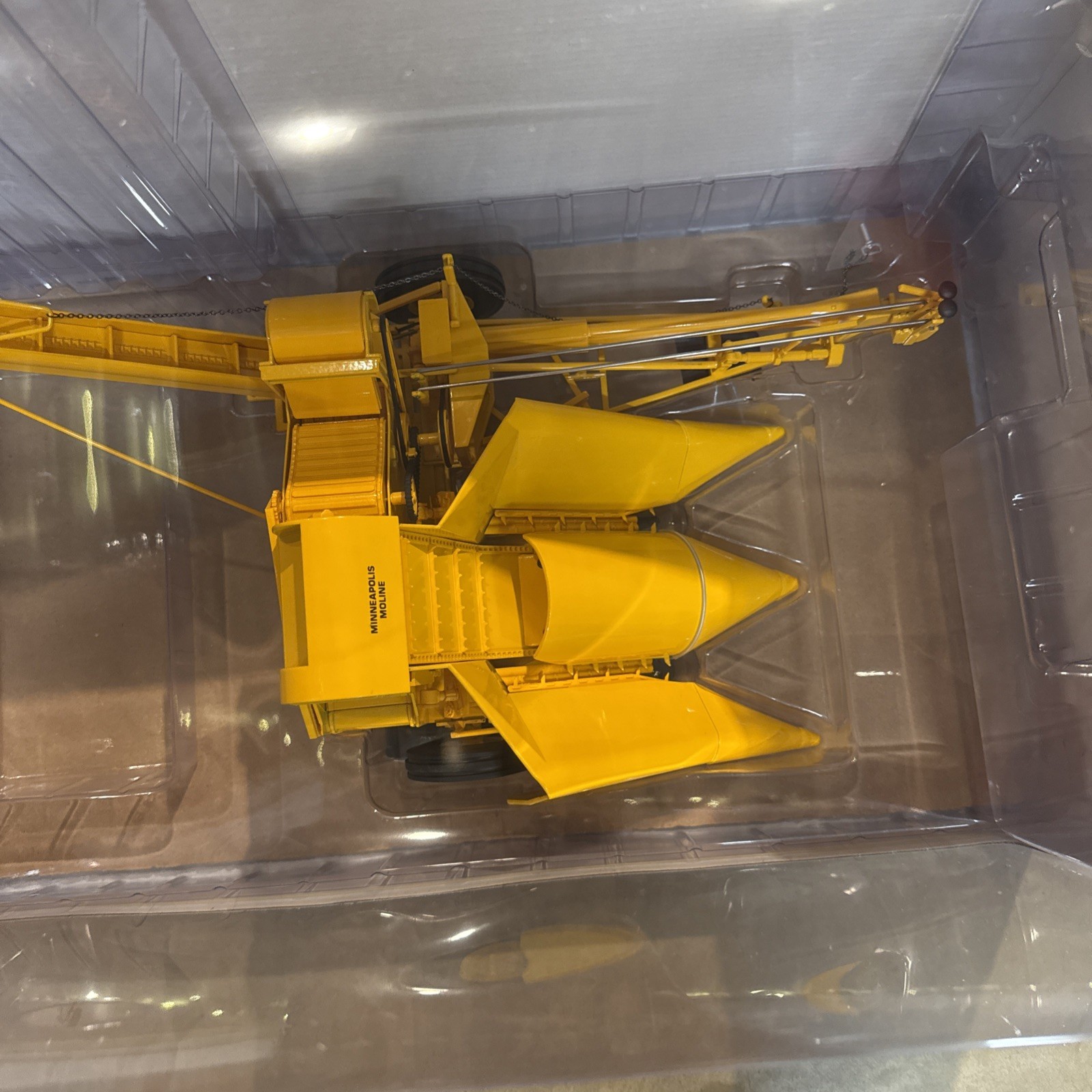 SpecCast Minneapolis Moline H320 Pull Type Corn Picker 1/16 SCT994