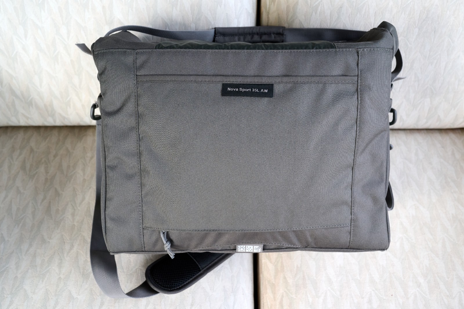 Lowepro Nova Sport 35L AW Camera Messenger Bag for photo gear, Gray, New