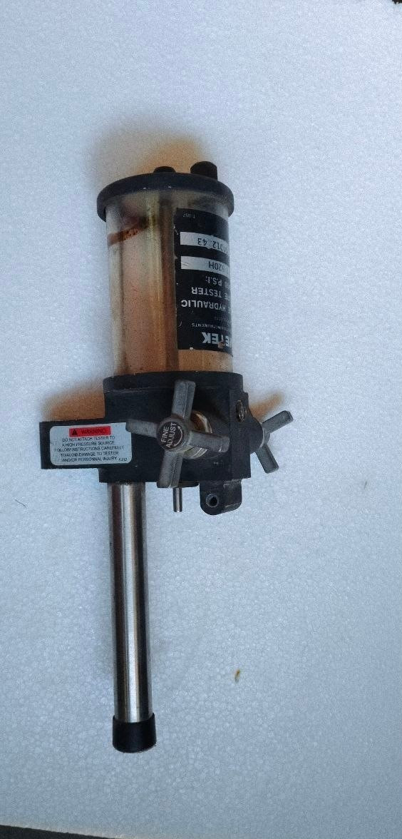 AMETEk PRESSURE CALIBRATOR  5000 PSI PUMP
