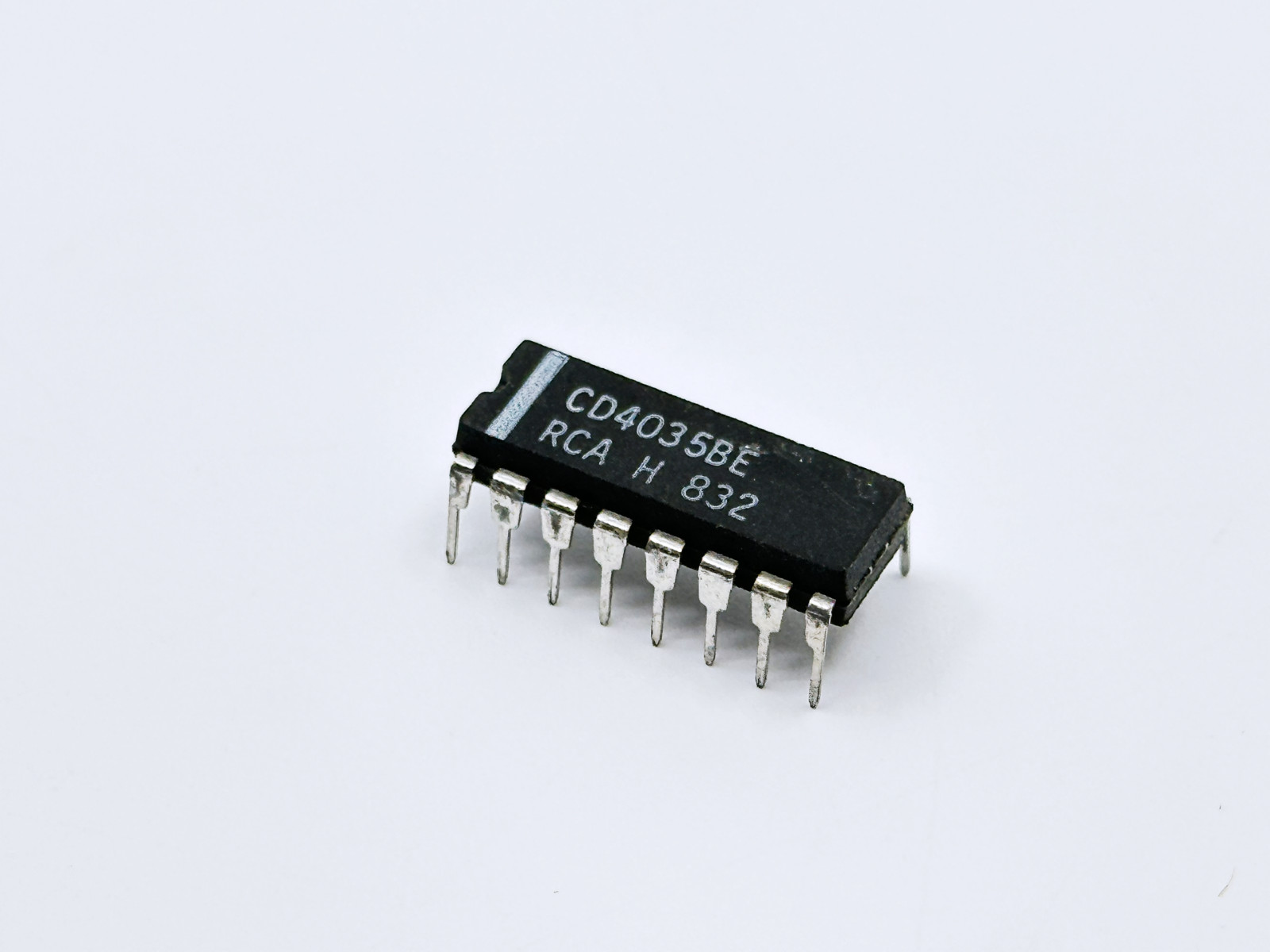 2PCS CD4035BE RCA 4-Bit Shift Register Parallel Load Serial In Out CMOS DIP-16