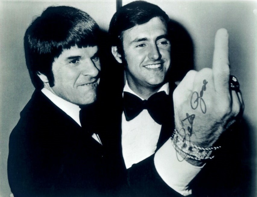 PETE ROSE FINGER 8X10 GLOSSY PHOTO IMAGE #1
