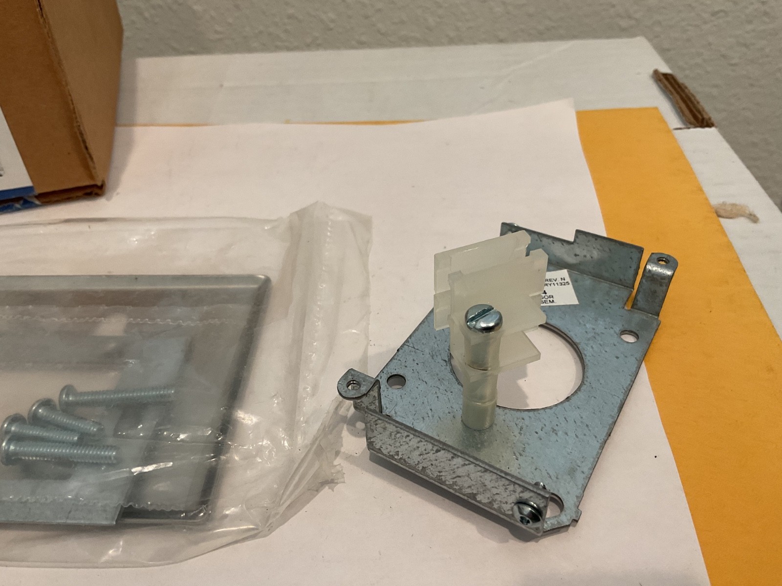 New Johnson Controls TE 6001-4 Mounting Assembly