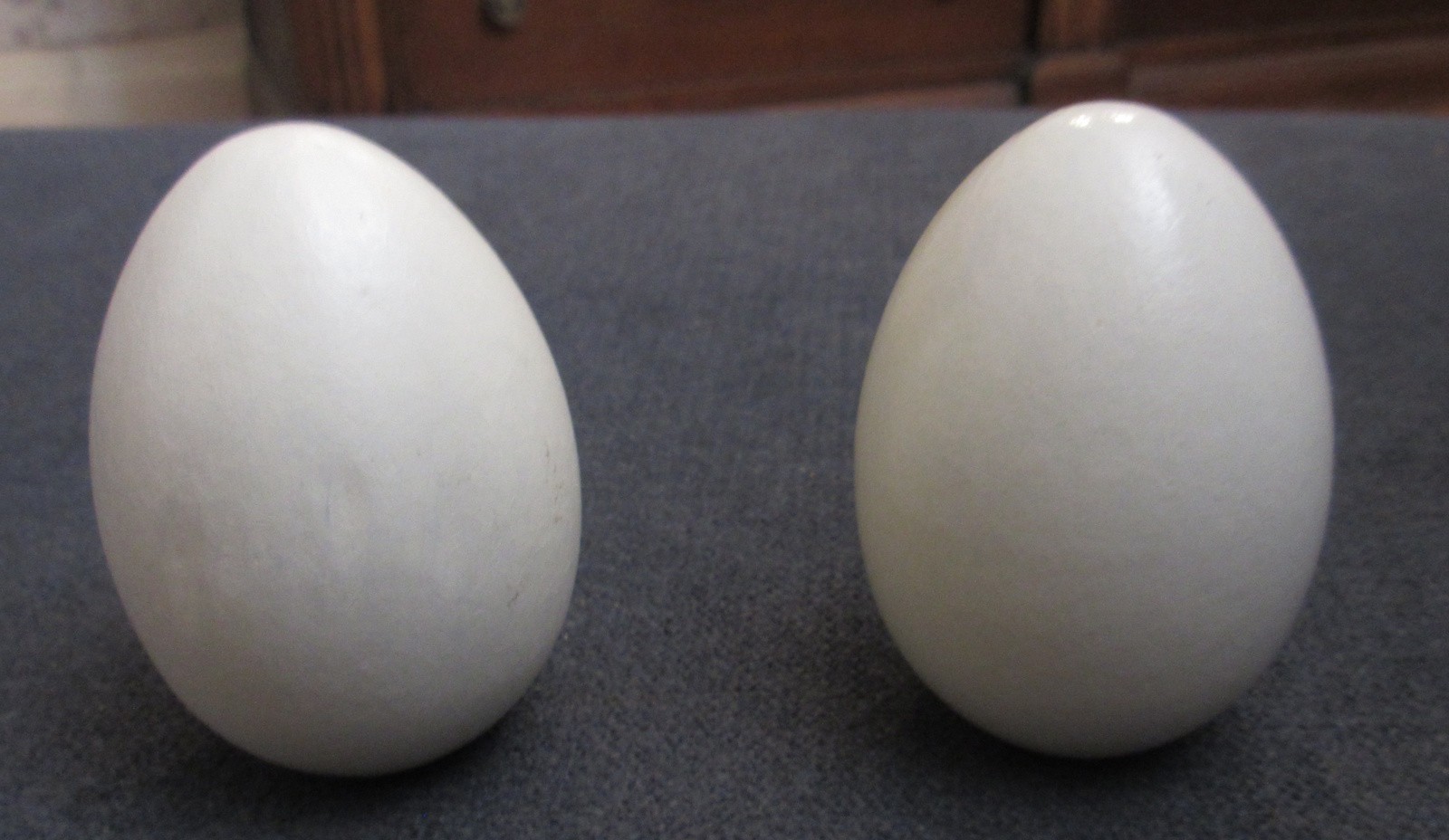 2 Wooden Fake Eggs, White, Poultry Mannequin Nest Eggs / Farm Decor    jgx