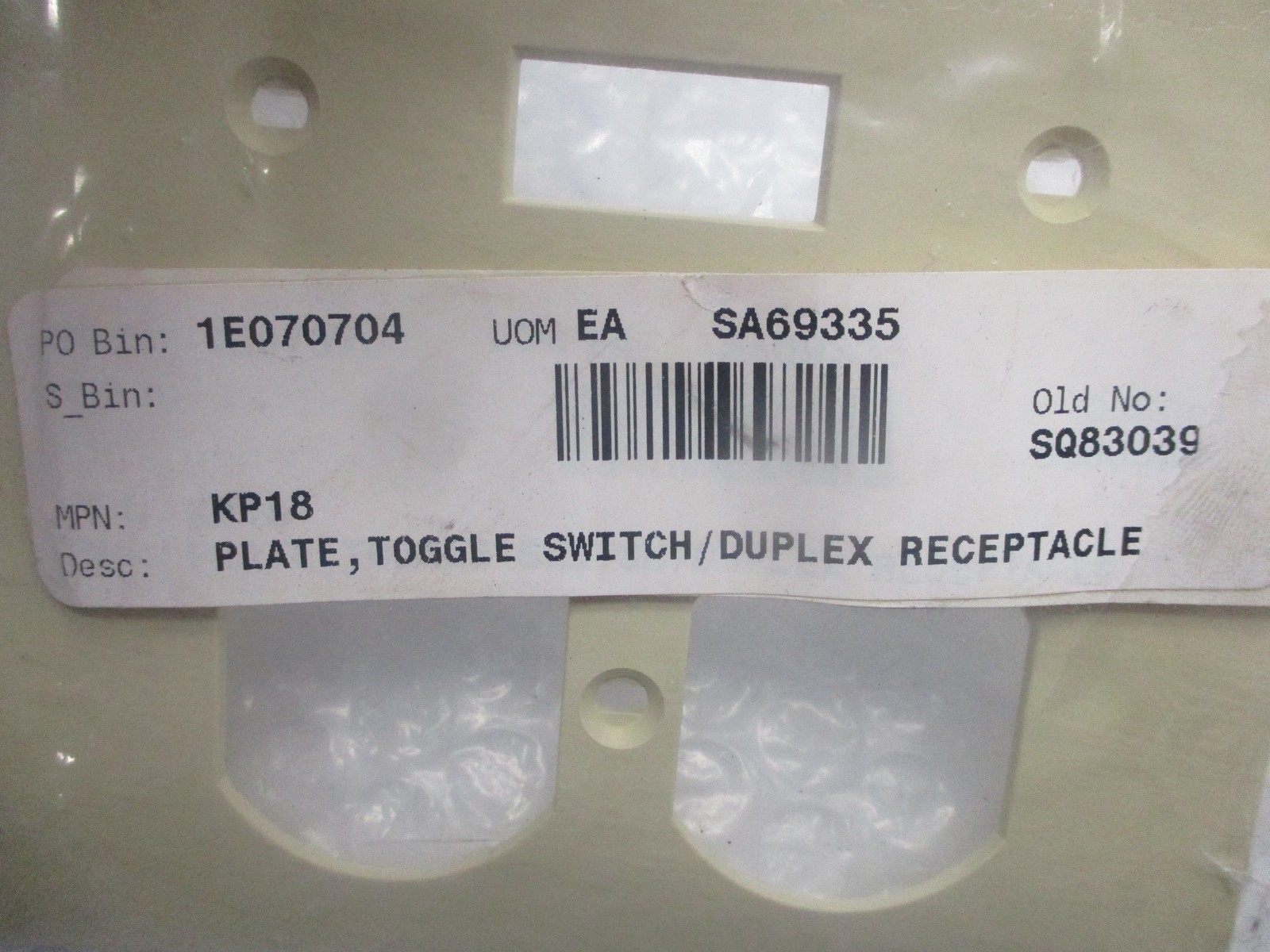 HUBBELL KP18 TOGGLE PLATE NSNP