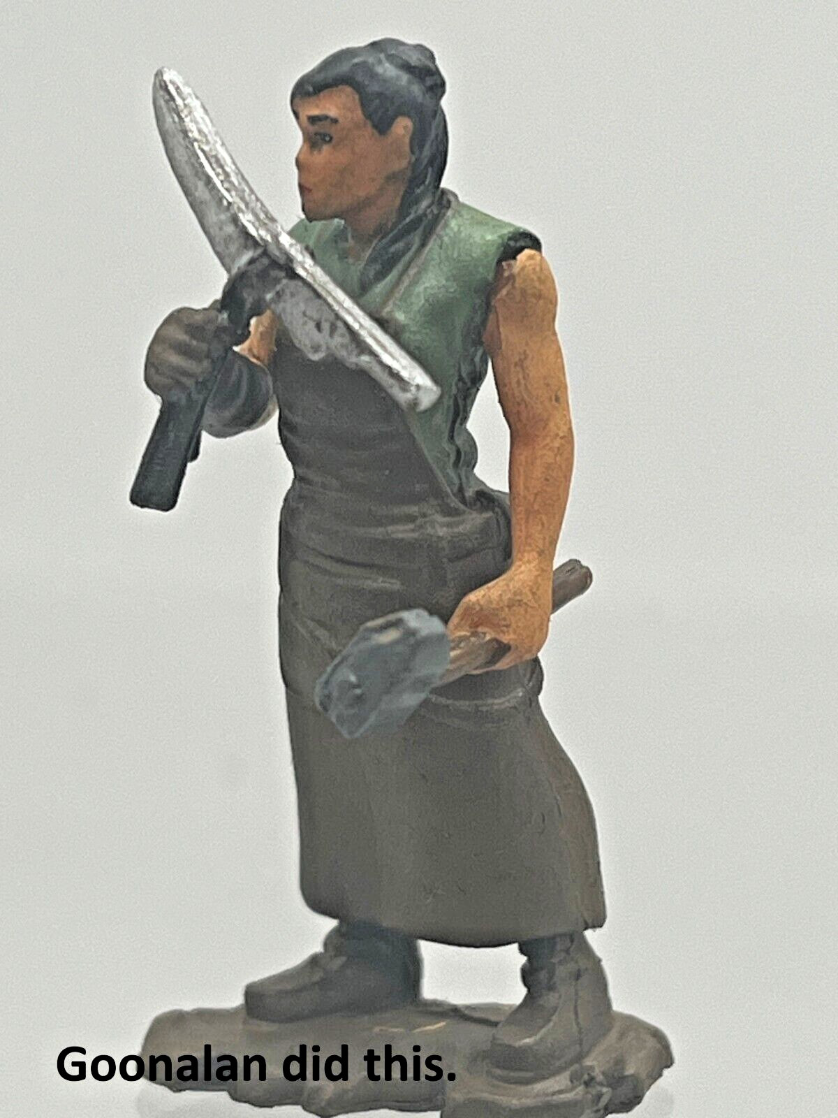 D&D Pathfinder Mini 4D Warlock Town Blacksmith Female NO BASE AS PIC