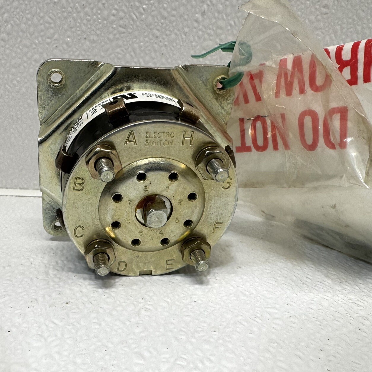 Electroswitch 21301A Selector Switch Series 21 10A-125VAC *With Hardware*