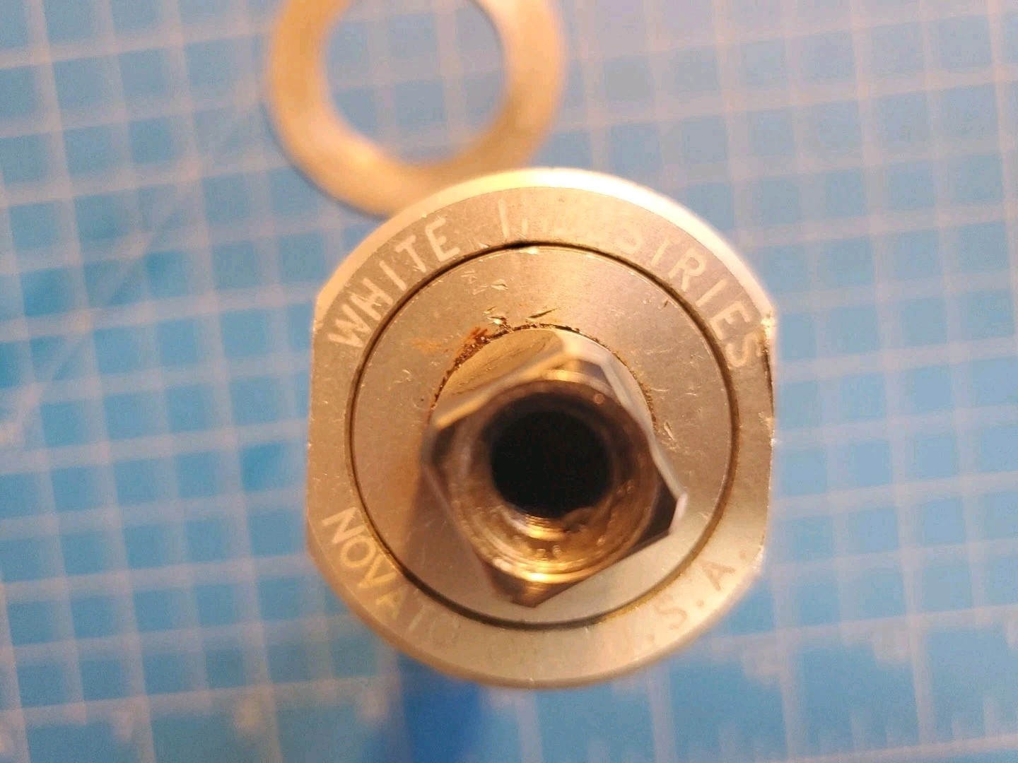 WHITE INDUSTRIES TITANIUM 117.5MM ENGLISH THREADED SQUARE TAPER BOTTOM BRACKET