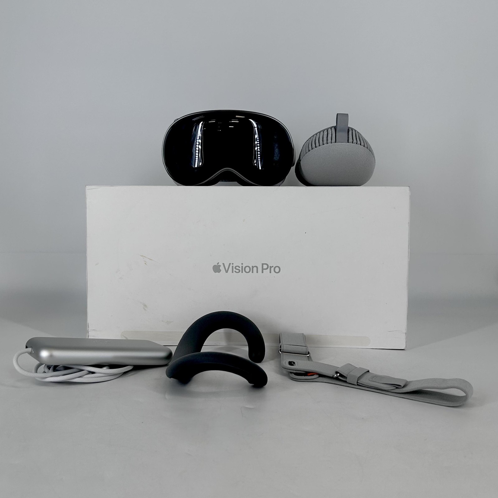Apple Vision Pro VR Headset 1TB w/  Light Seal-33W/Dual Loop Band-S - Excellent