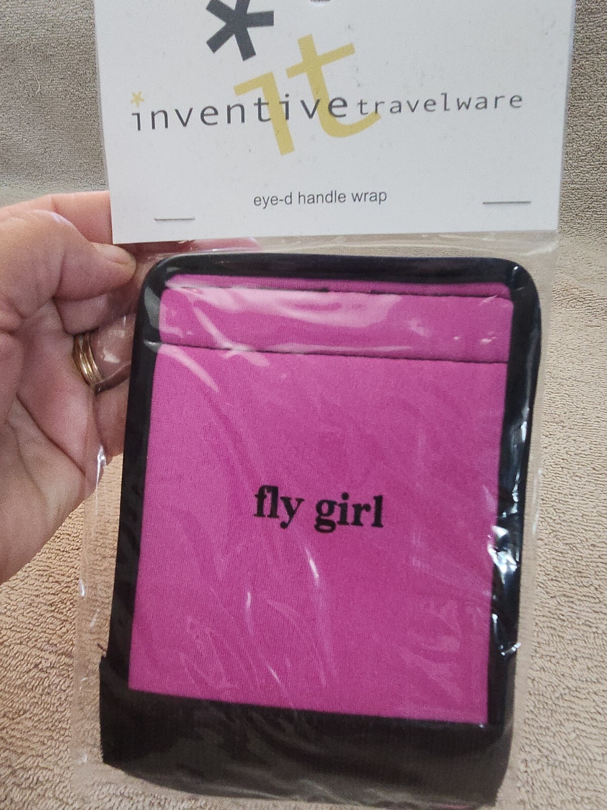 Inventive Travelware " fly girl " Fuchsia Eye-d Handle Wrap