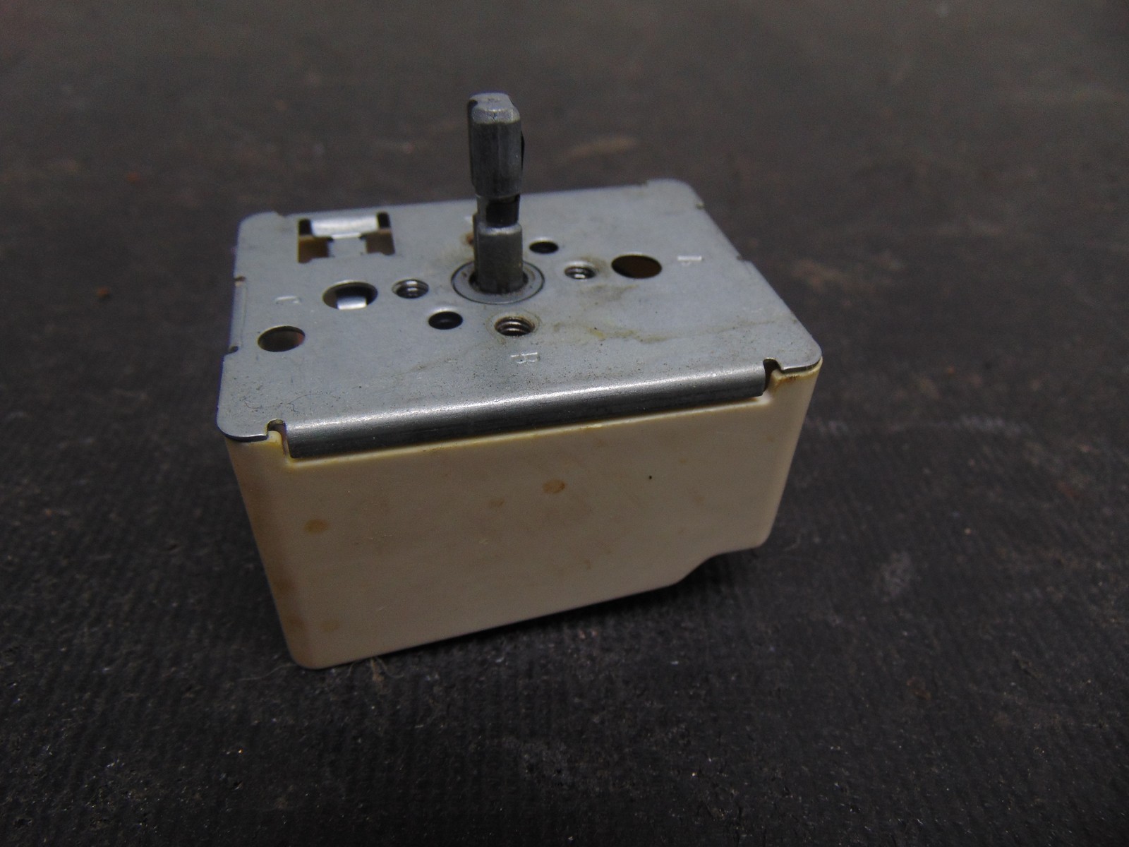 WB24T10029 GE Range JBS60DK1WW Surface Element Control Switch 1,500-Watt