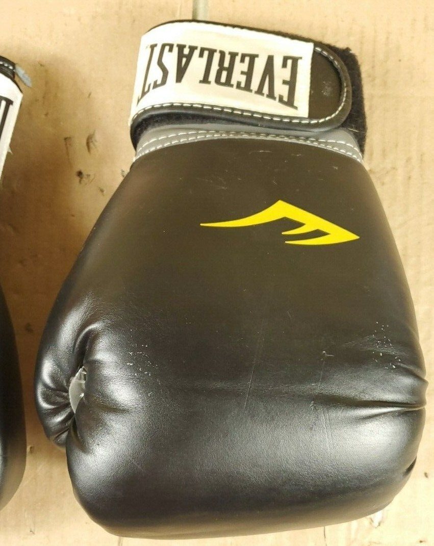 Everlast Black 14 Oz. hook & loop Boxing Training Sparring Gloves New No Package