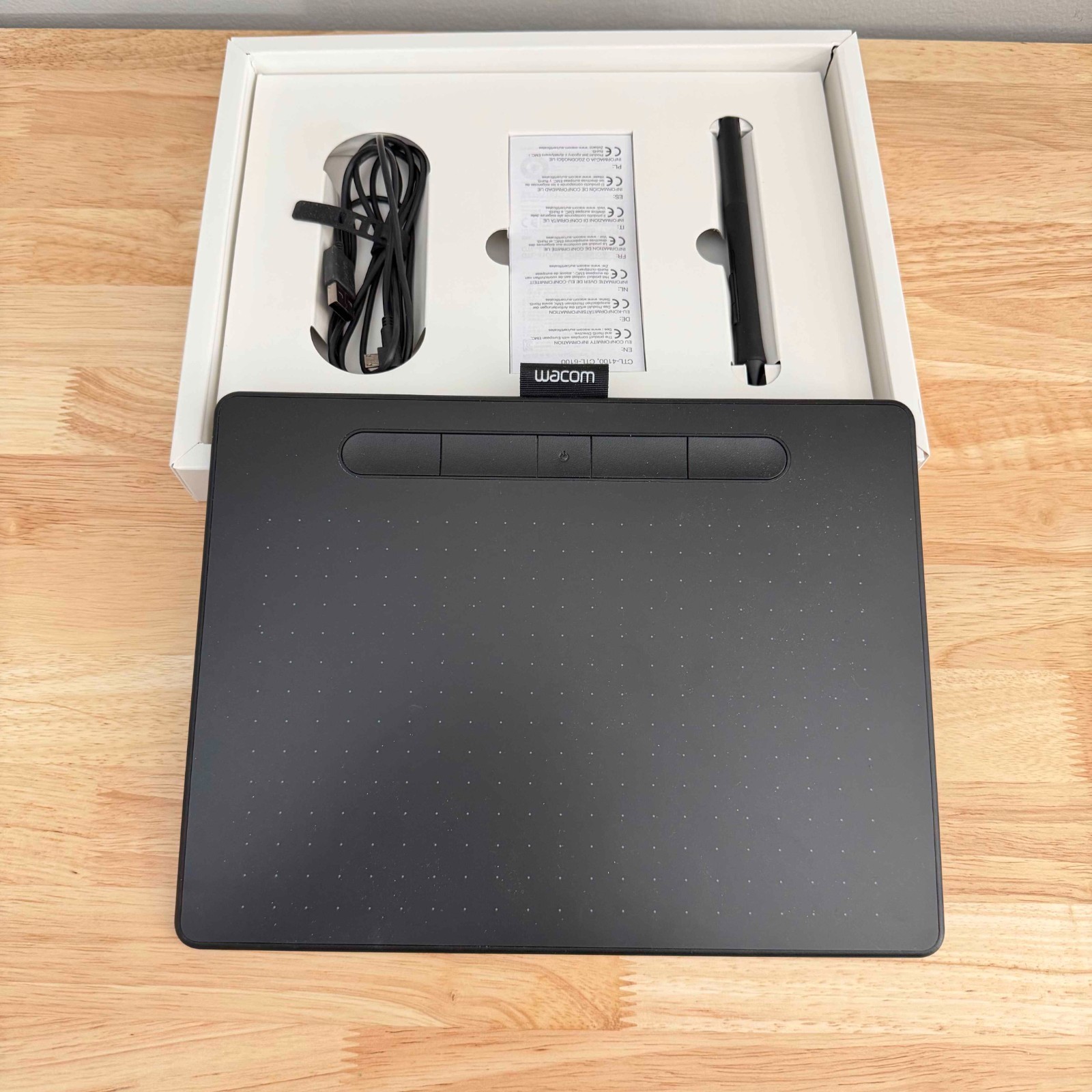 Wacom Intuos (CTL6100) Creative Pen Tablet