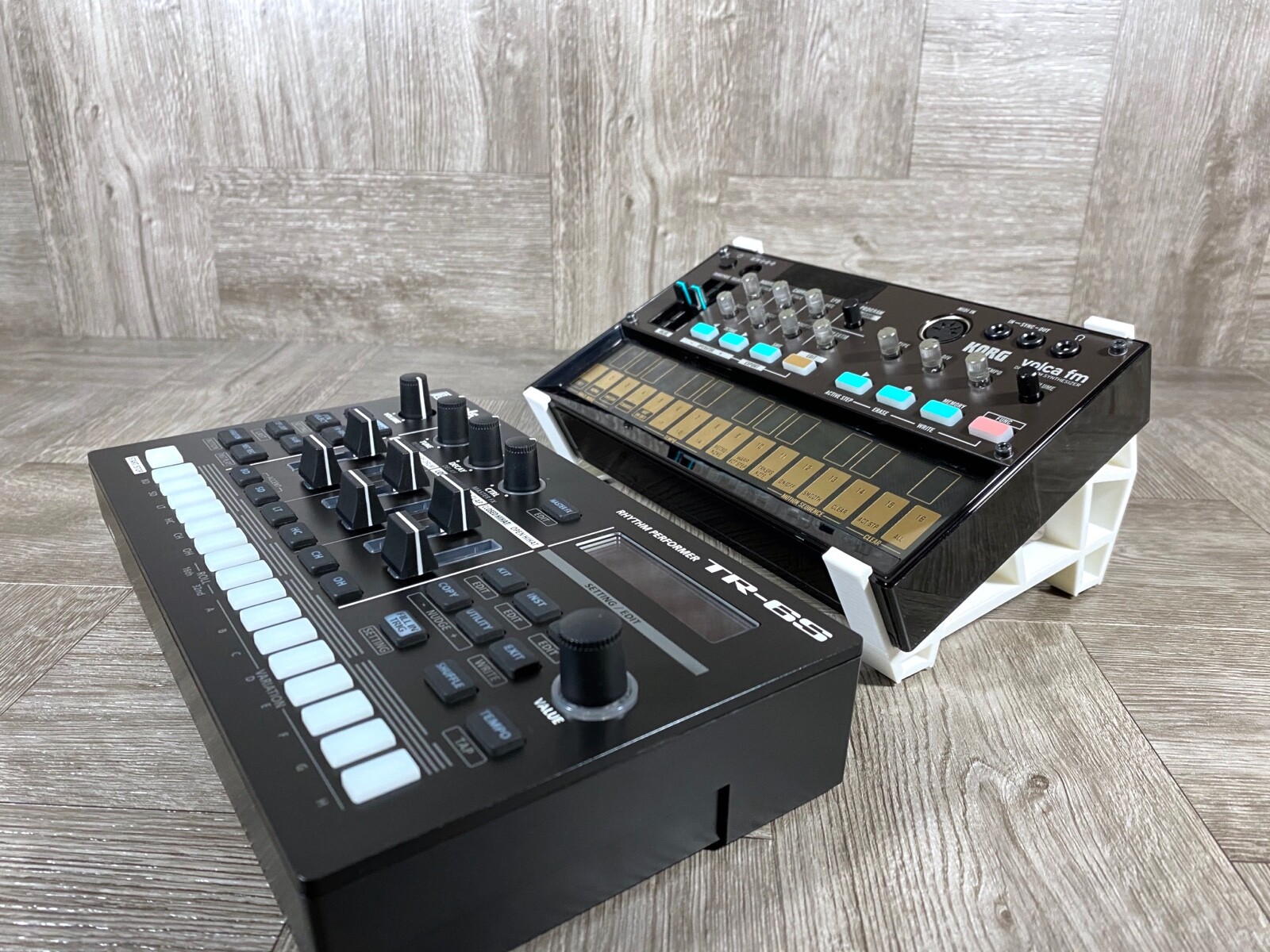 25º Angle Stand for All KORG Volca - FM - Sample - Keys - Modular - Bass - Beats