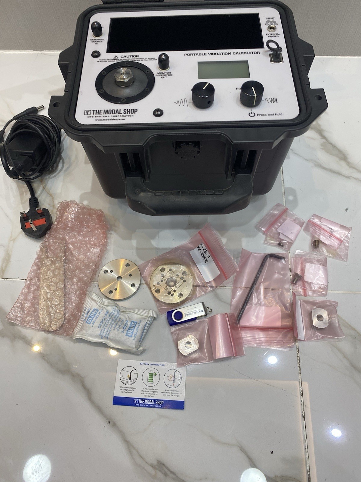 THE MODAL SHOP 9100D Portable Vibration Calibrator