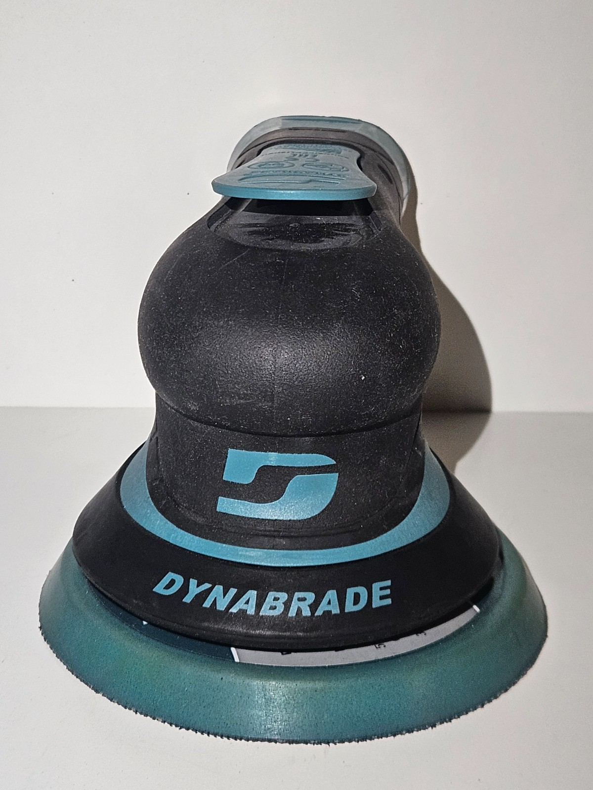 DYNABRADE X51 - Air Orbital Sander: 5 in, Hook-Backed, 3/16 Orb. Non-Vacuum
