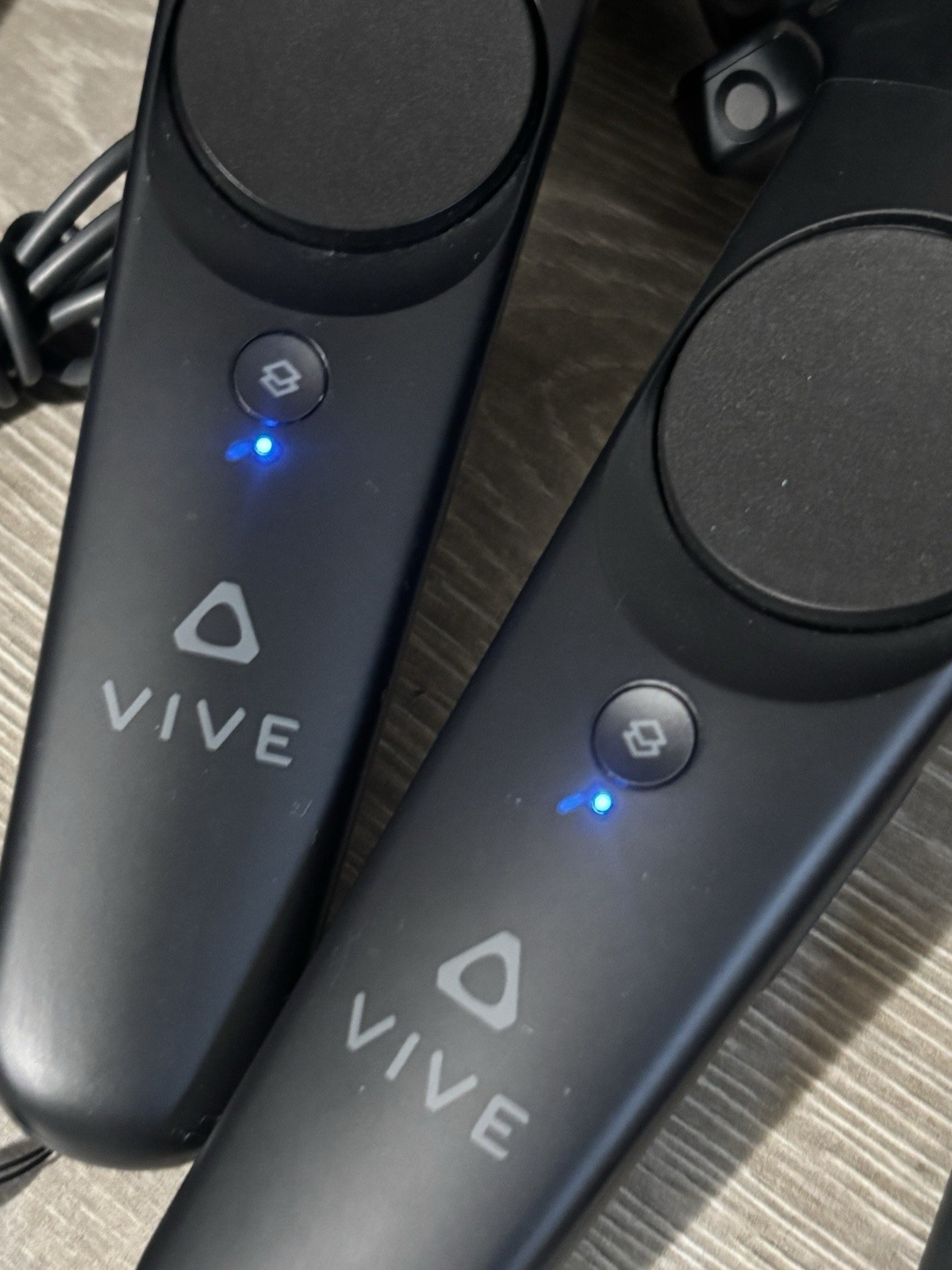 HTC Vive VR Full Headset Kit System Virtual Reality TURNS ON BUT UNTESTED AS-IS