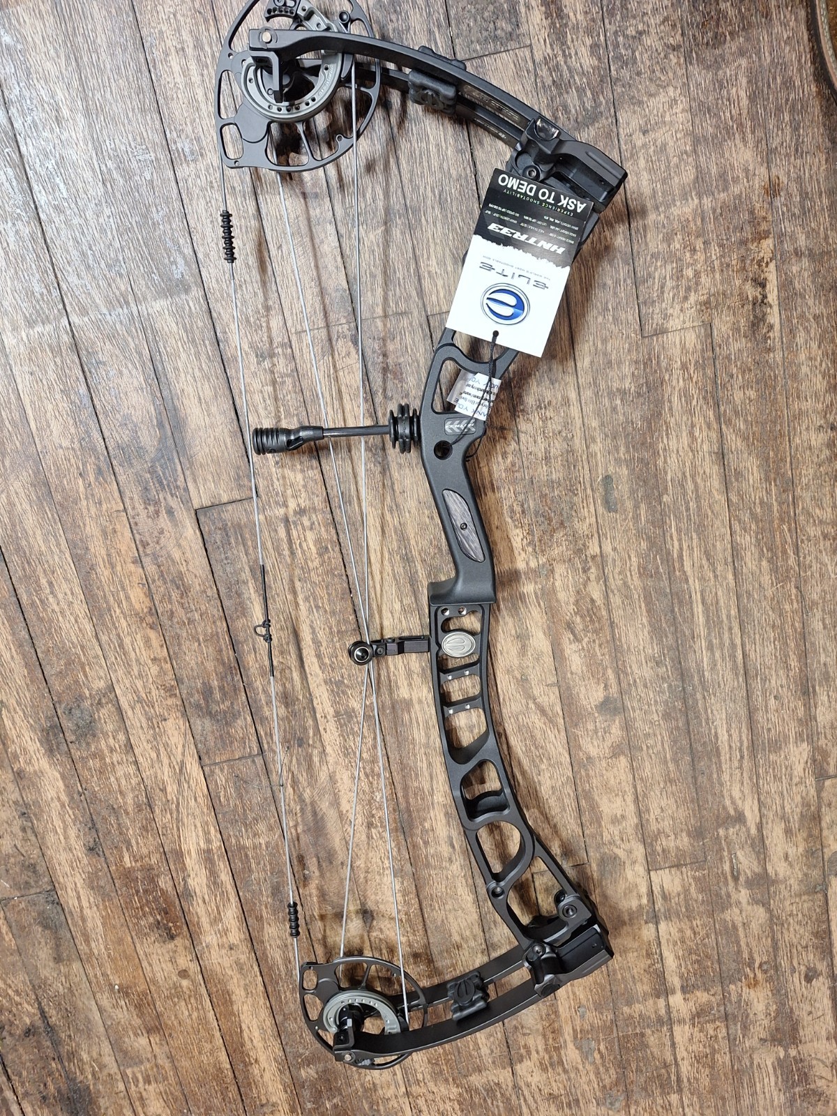 Elite Archery HNTR33 Right Hand 70lbs Black , Compound Bow Hunter 33 New