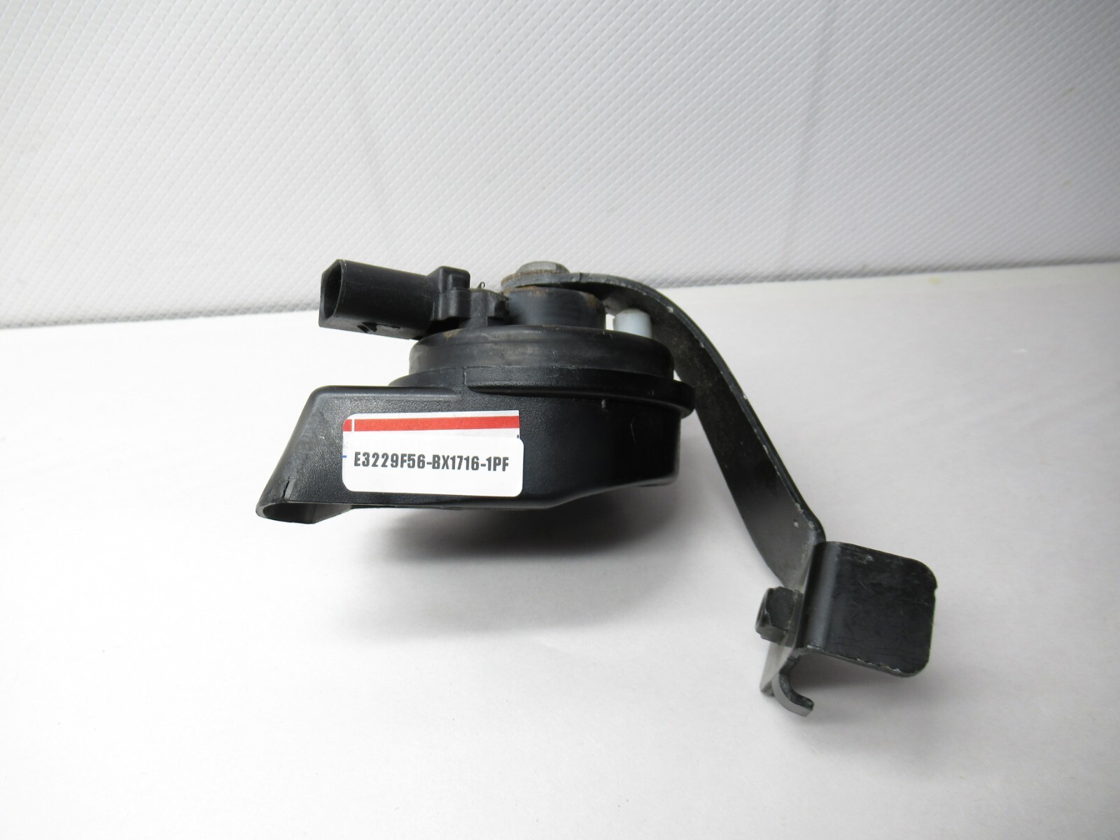 2012-2017 Audi A7 Quattro Horn Signal & Bracket 4G8951229B OEM