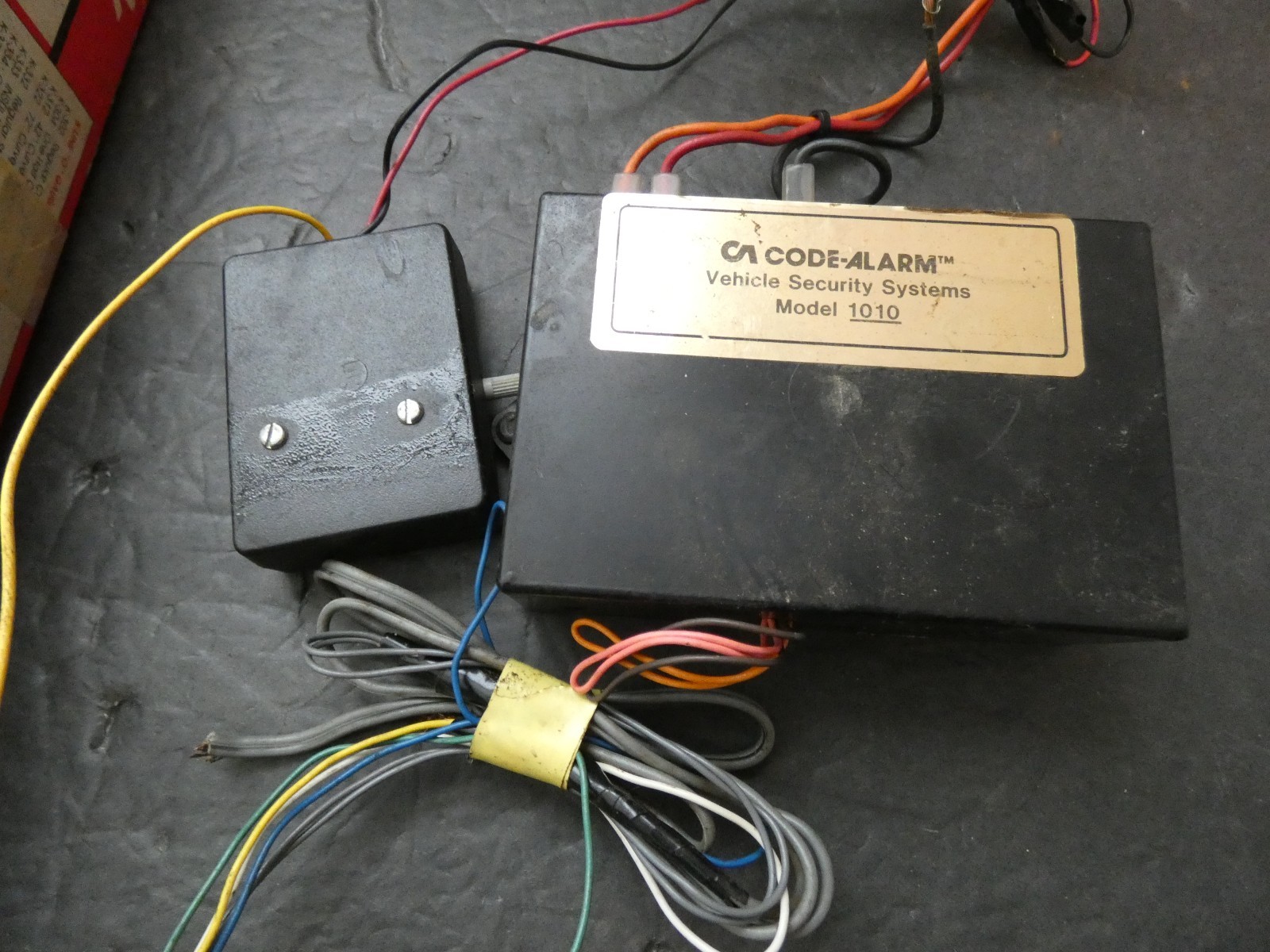 VINTAGE CAR AUTO CODE ALARM SECURITY SYSTEM MODEL 1010 UNTESTED