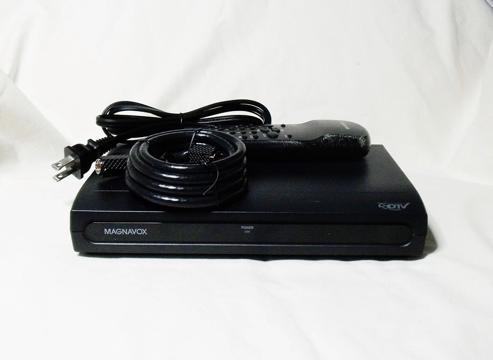 Magnavox DTV Digital to Analog Converter (TB110MW9) SDTV Tuner, w/Remote
