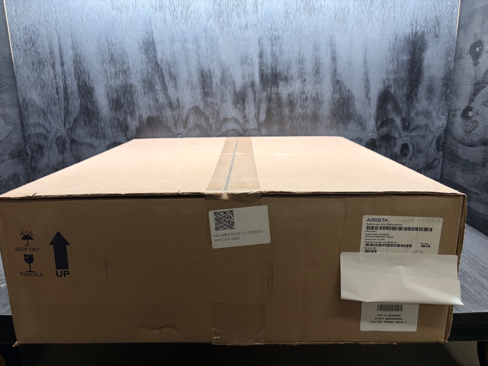 Arista DCS-7050SX3-48YC8-F  7050X3, 48x25GbE SFP & 8x100GbE QSFP100+