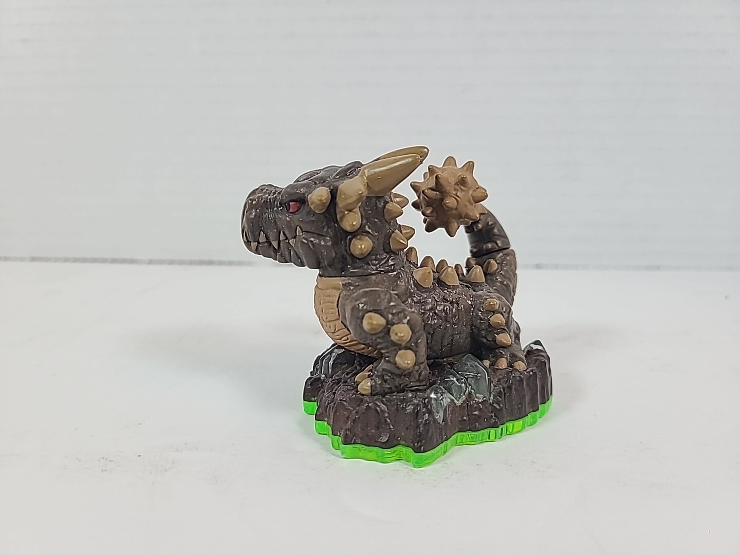 Activision Spyro Skylanders Bash Green Base w/ Card & Sticker