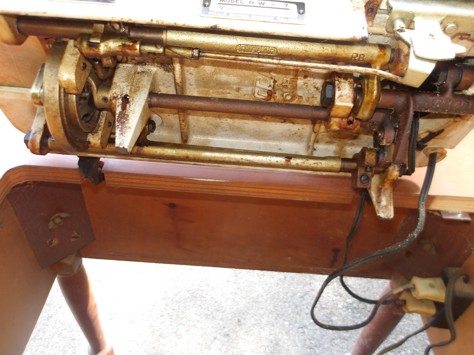 Riccar Sewing machine W/ Table 387 model 7