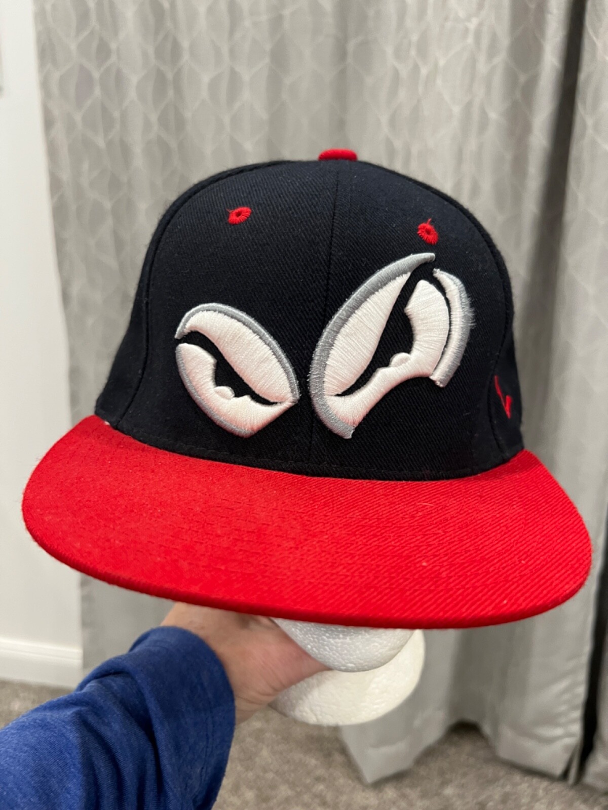 Zephyr The Hat Red Bill Black Hat with Crazy Eyes on Front Fitted size 7 3/8 EUC