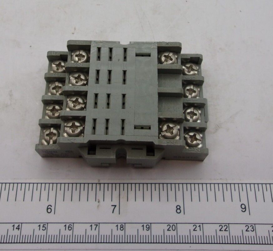 IDEC SH4B-05, RELAY SOCKET 10A 300V, 2075A
