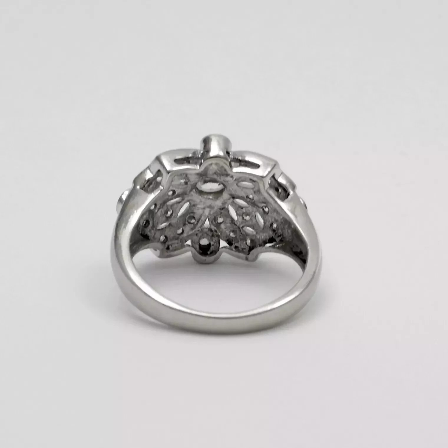 0.70Ctw White Round Cut Bezel Set Antique Style Engagement Wedding Silver Ring