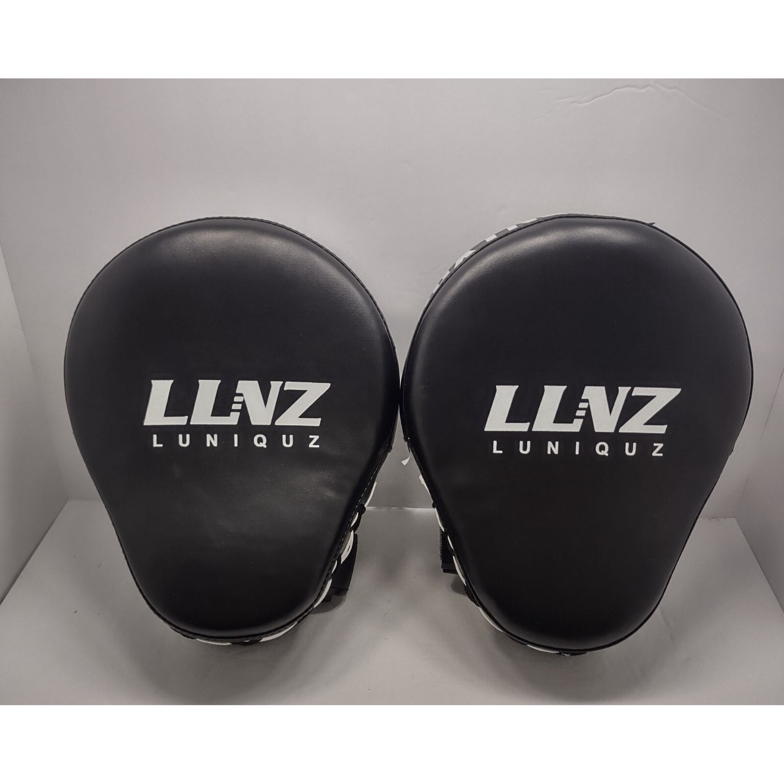 Lunz kickboxing mitts 16oz