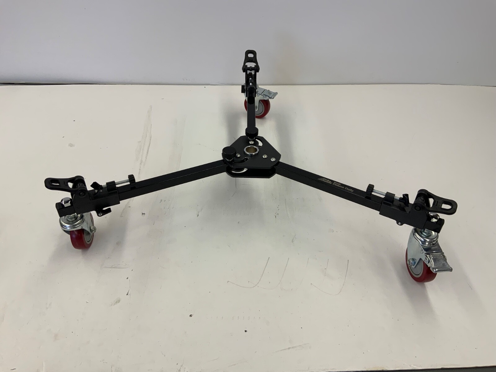 Rolling spreaders for tripod