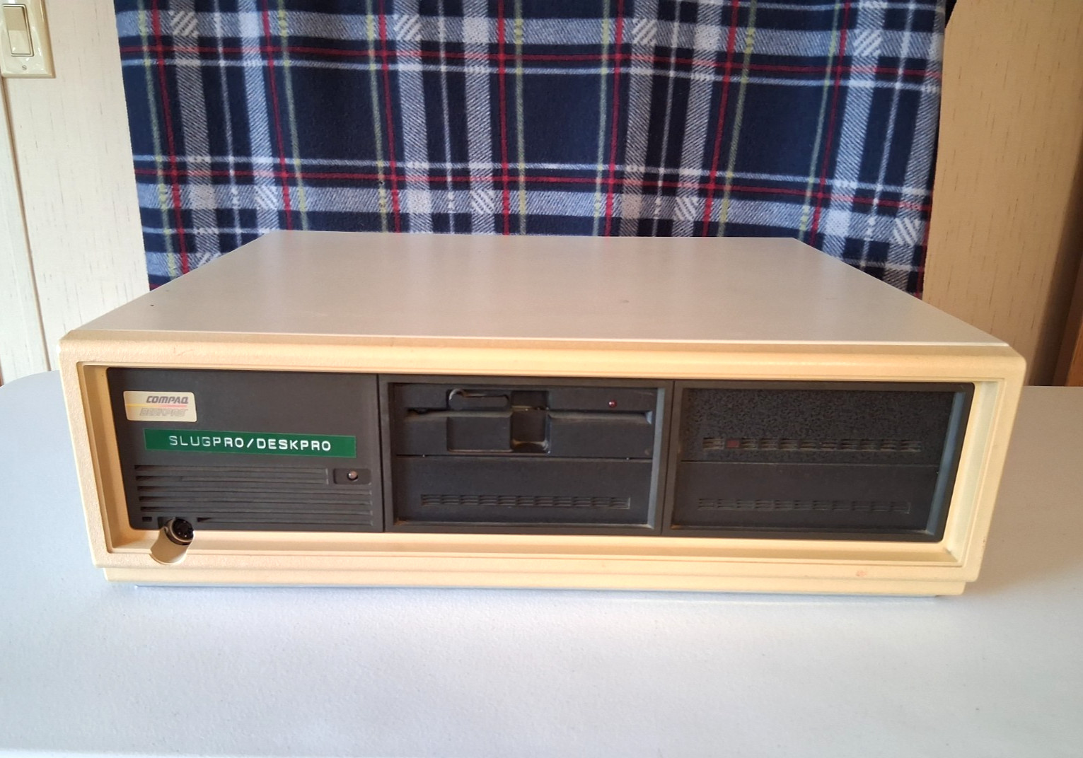 The Original Compaq Deskpro 1980s Desktop PC Computer -- FOR PARTS / REPAIR
