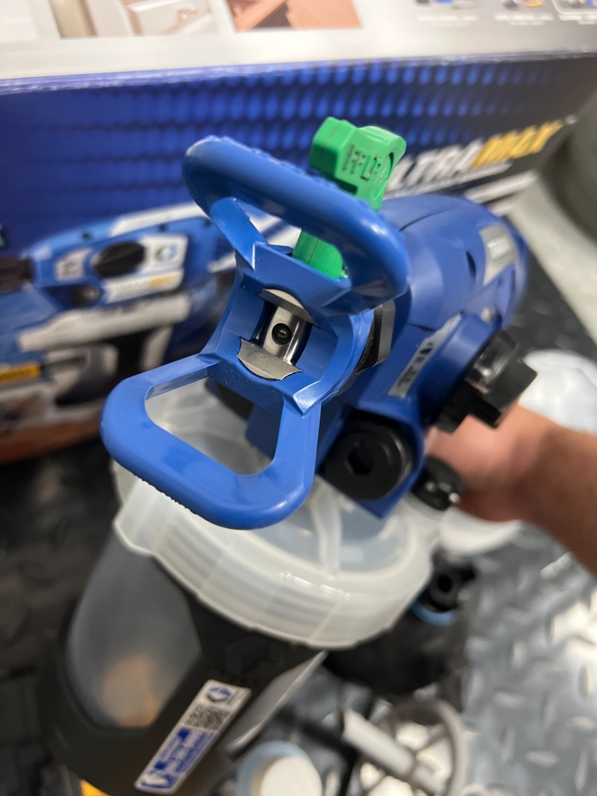 Graco UltraMAX 17M367 Cordless Handheld Airless Sprayer