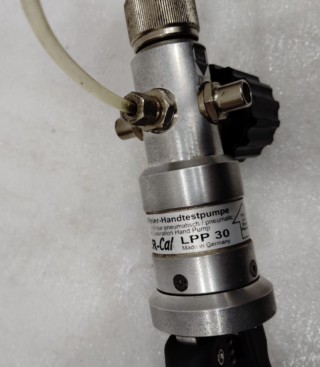 LR-CAL LPP-30 Pressure Calibrator Hand Held Test Pump LPP30