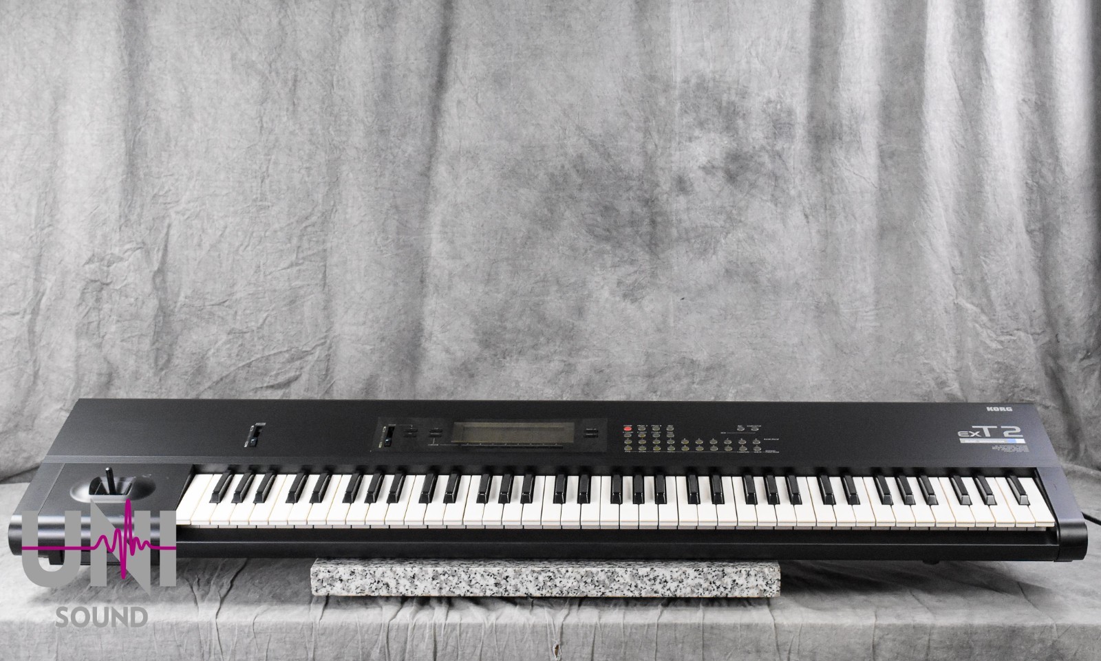 KORG T2 Music Workstation Synthesizer in Very Good Condition.