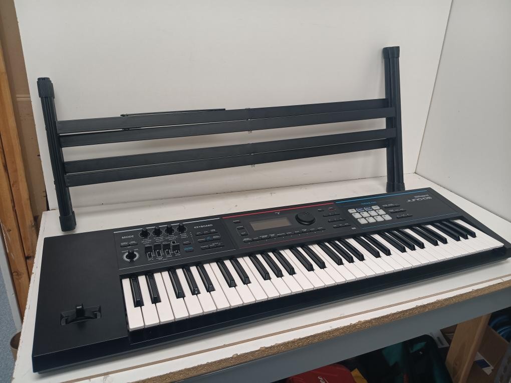ROLAND KEYBOARD JUNO DS61 W/ACCS (P08037820)