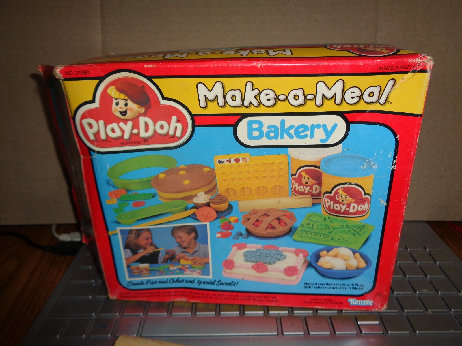 Play Doh Make a Meal Bakery Vintage 1988