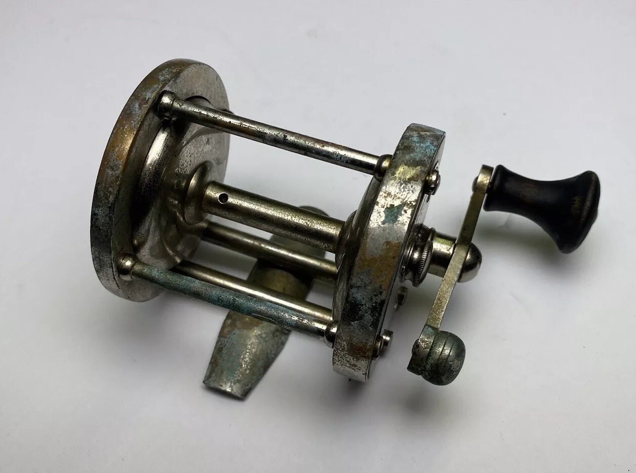 VINTAGE RARE OTTER SURF CASTING FISHING REEL 150 Yard