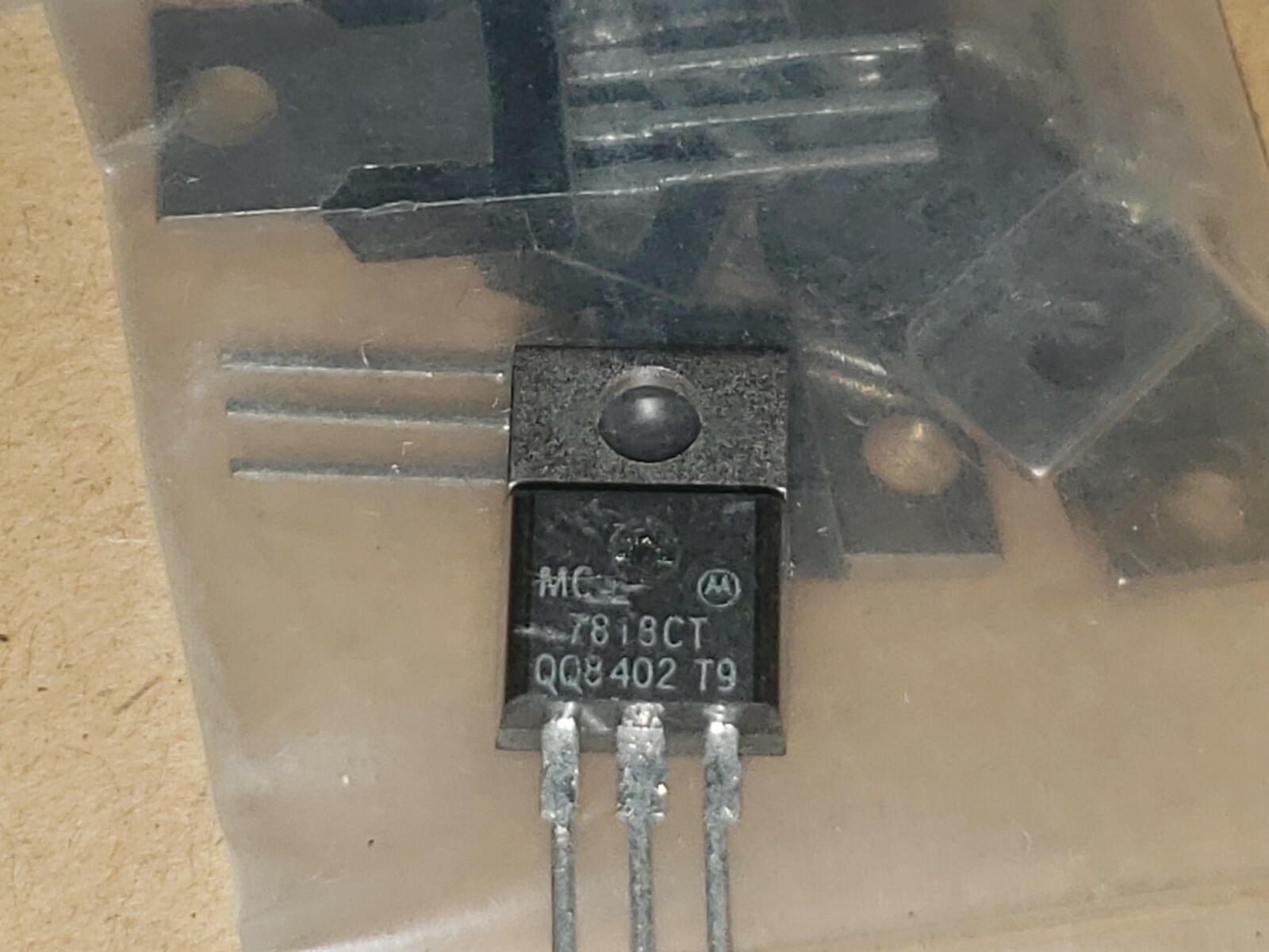 Lot of 10 Genuine Motorola MC7818CT Transistor / Regulator 7818CT  NEW