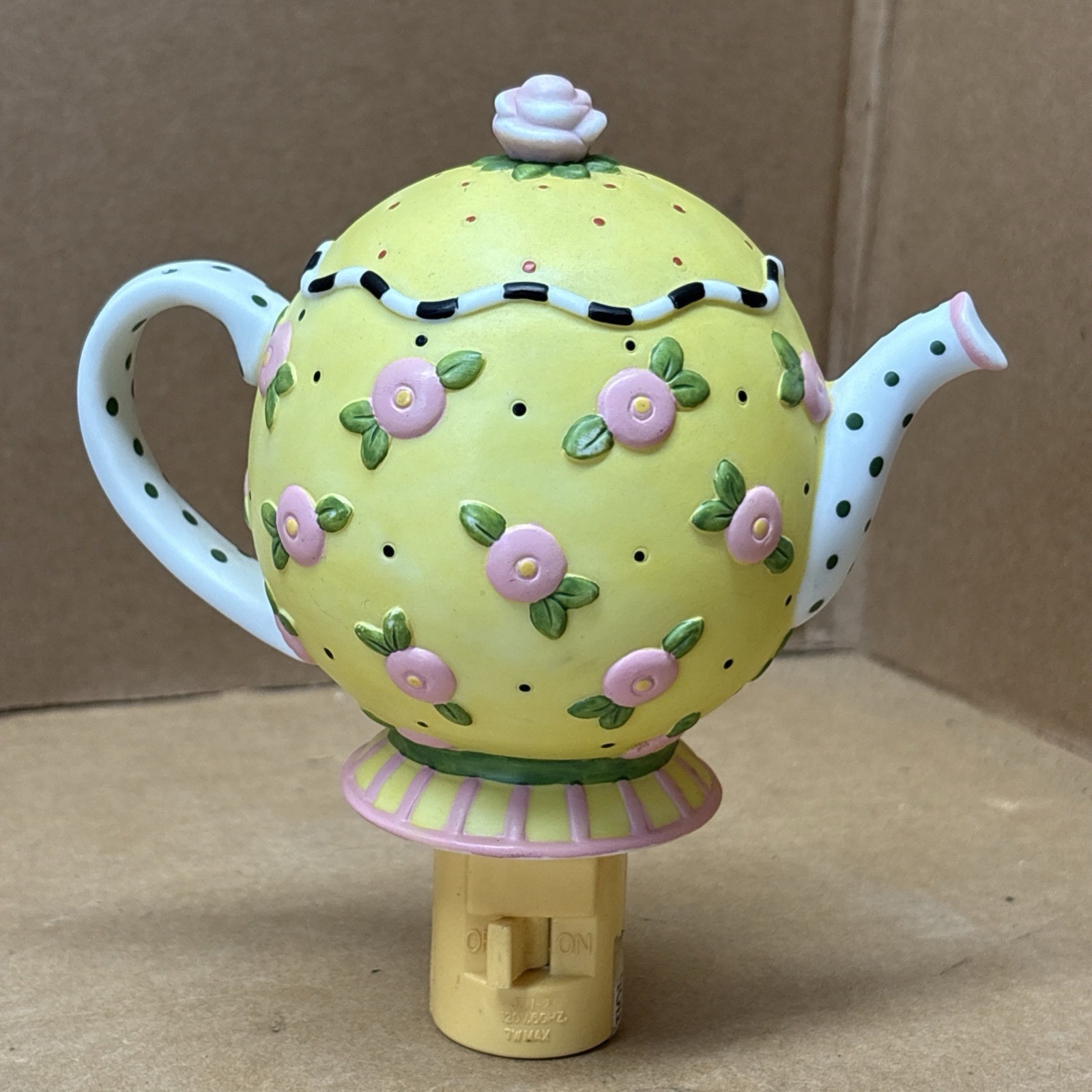 1999 Mary Engelbreit "Time for Tea" Yellow Teapot Plug in Night Light