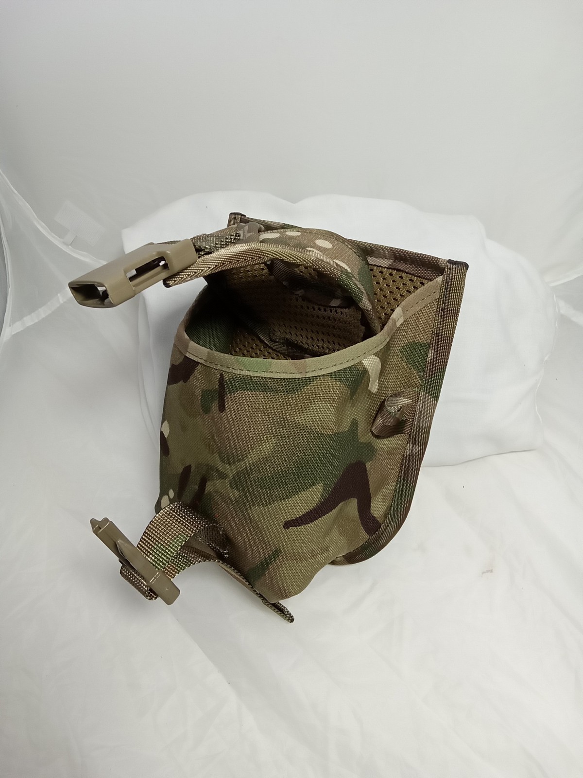 Water bottle pouch MTP, clip closure, molle attachment