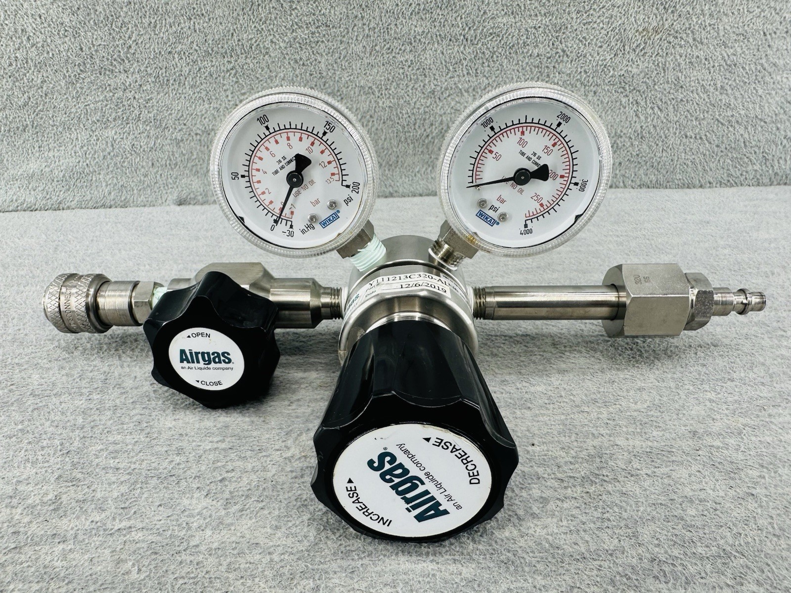 AIRGAS Y111213C320-AL - 316 SS Positive Seal Two Stage Regulator NEW  (B)