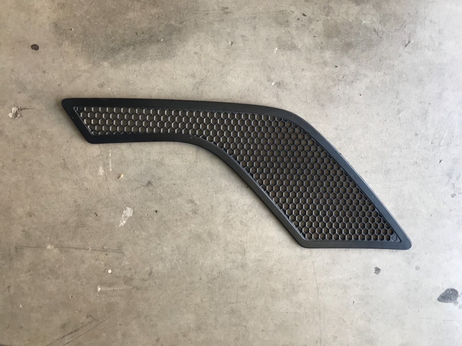 VOLVO SEMI TRUCK VNL 2 GENERATION 04-17 OEM RIGHT PASSENGERS SIDE USED HOOD VENT