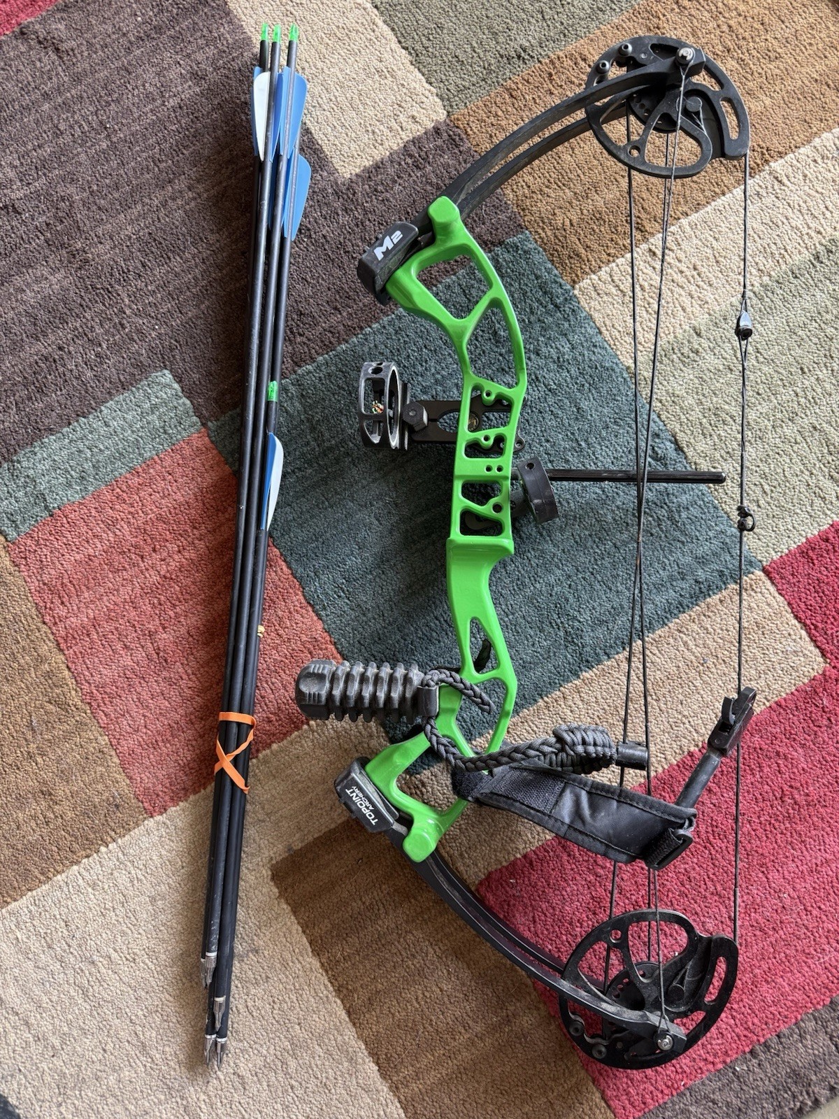 Topoint M2 Compound Bow w/ Scope, Quick Trigger & Multi-sized Arrows. Adjustable