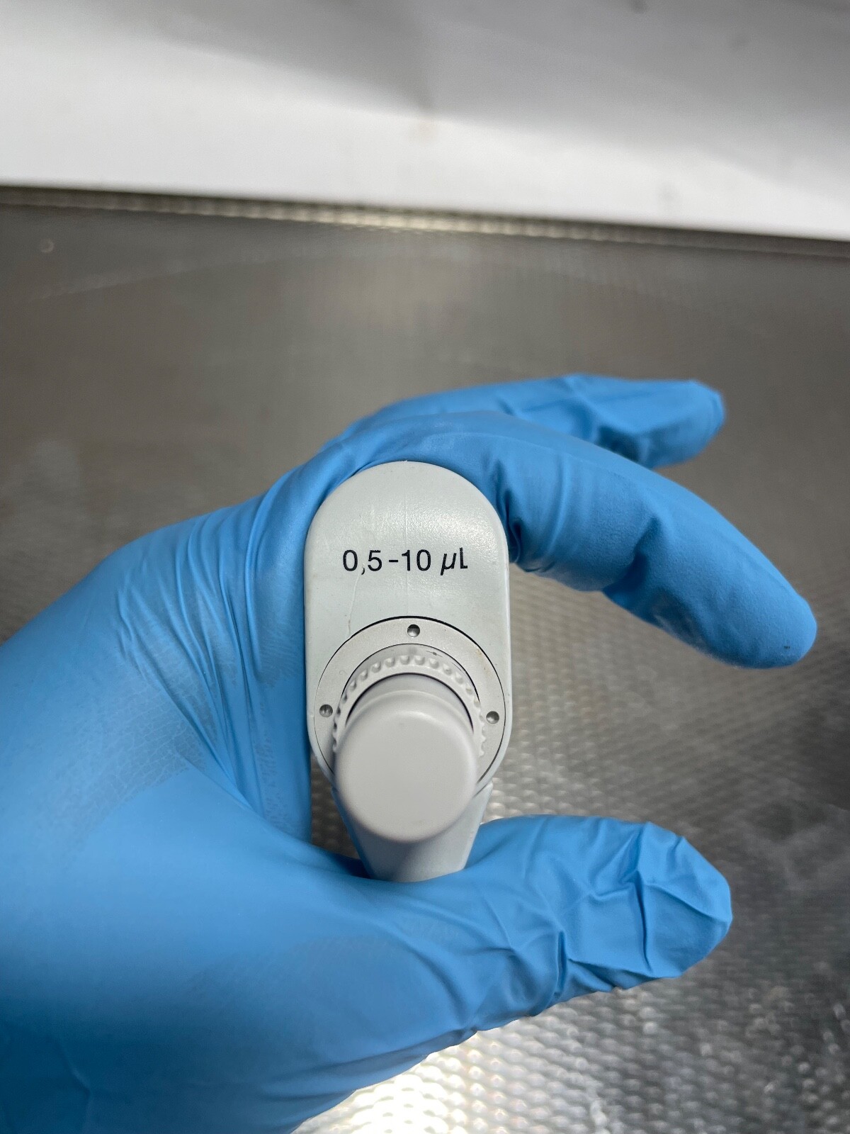 Eppendorf Research Adjustable Volume Single Channel Pipette 0.5 - 10 uL