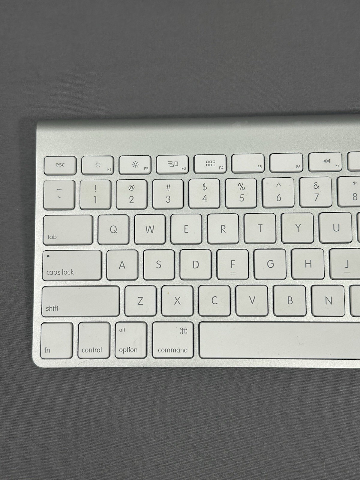 GENUINE Apple Wireless Bluetooth Keyboard A1314 Mac Aluminium CLEAN