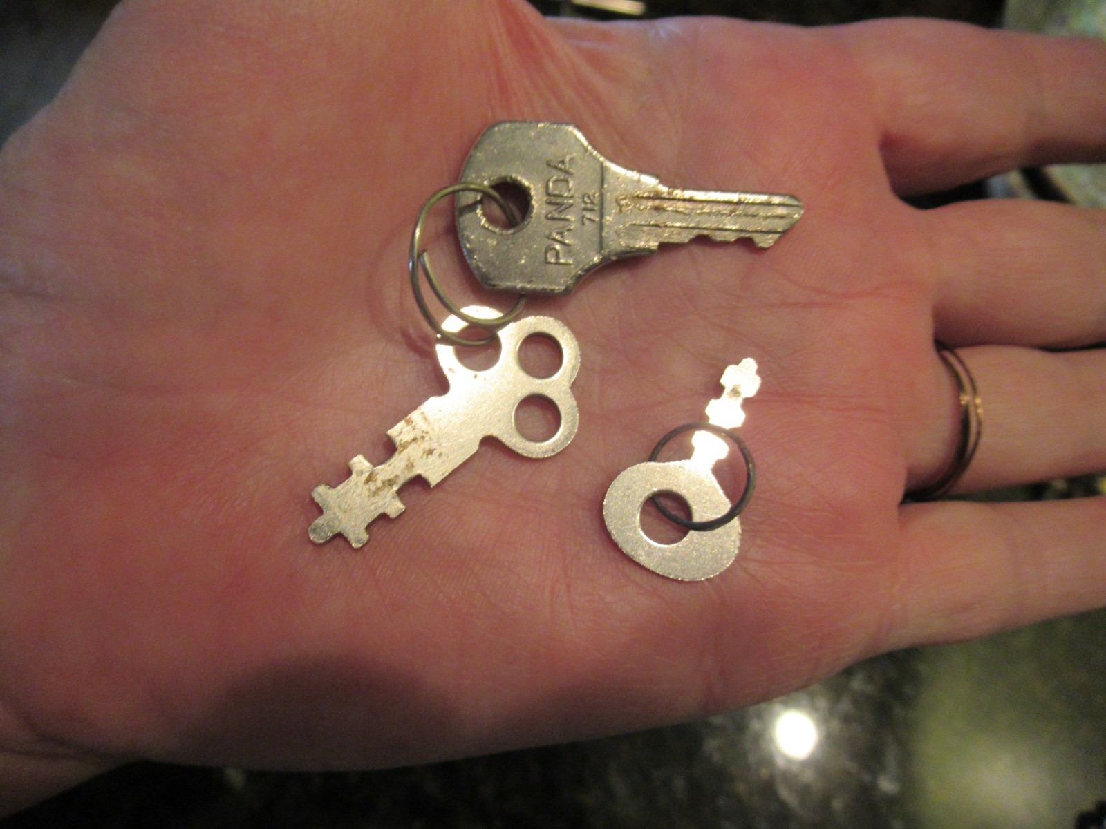 3 Vintage Luggage Suitcase Keys Panda 712 +