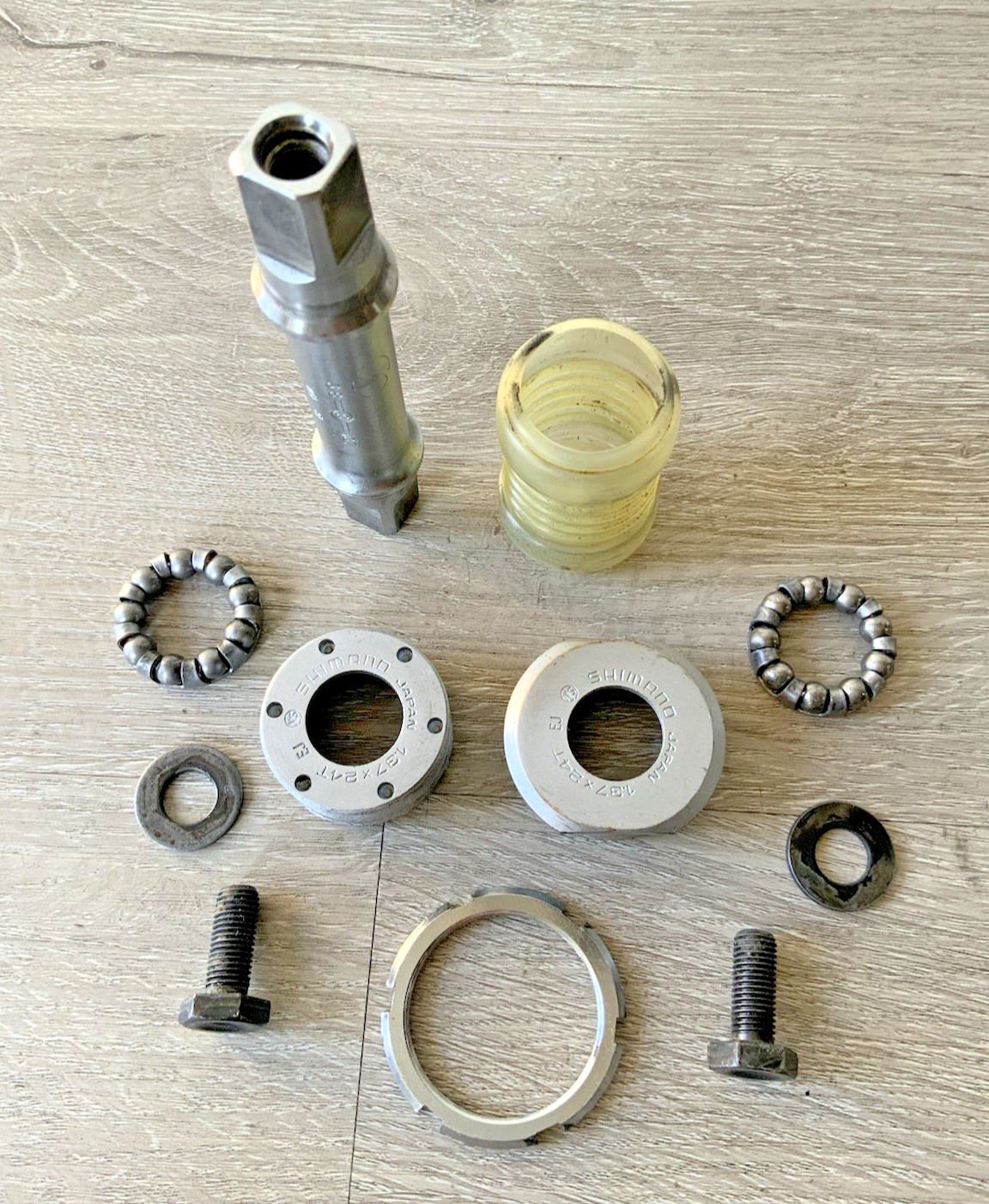 SHIMANO 600 BOTTOM BRACKET BRITISH THREADED 69-107 MM