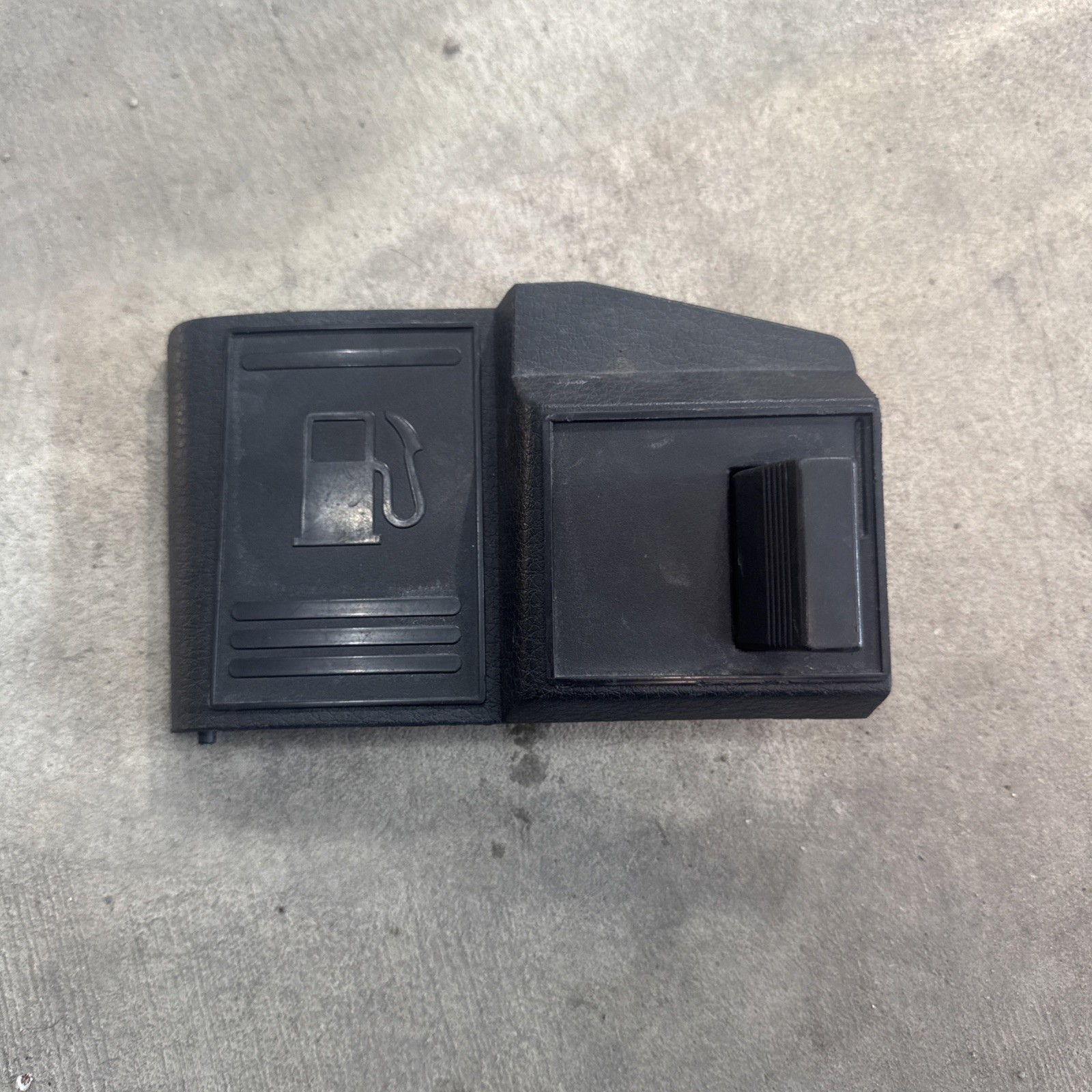 1993 YAMAHA EXCITER 2 II 570 EX570 gas fuel cap flap access door cover